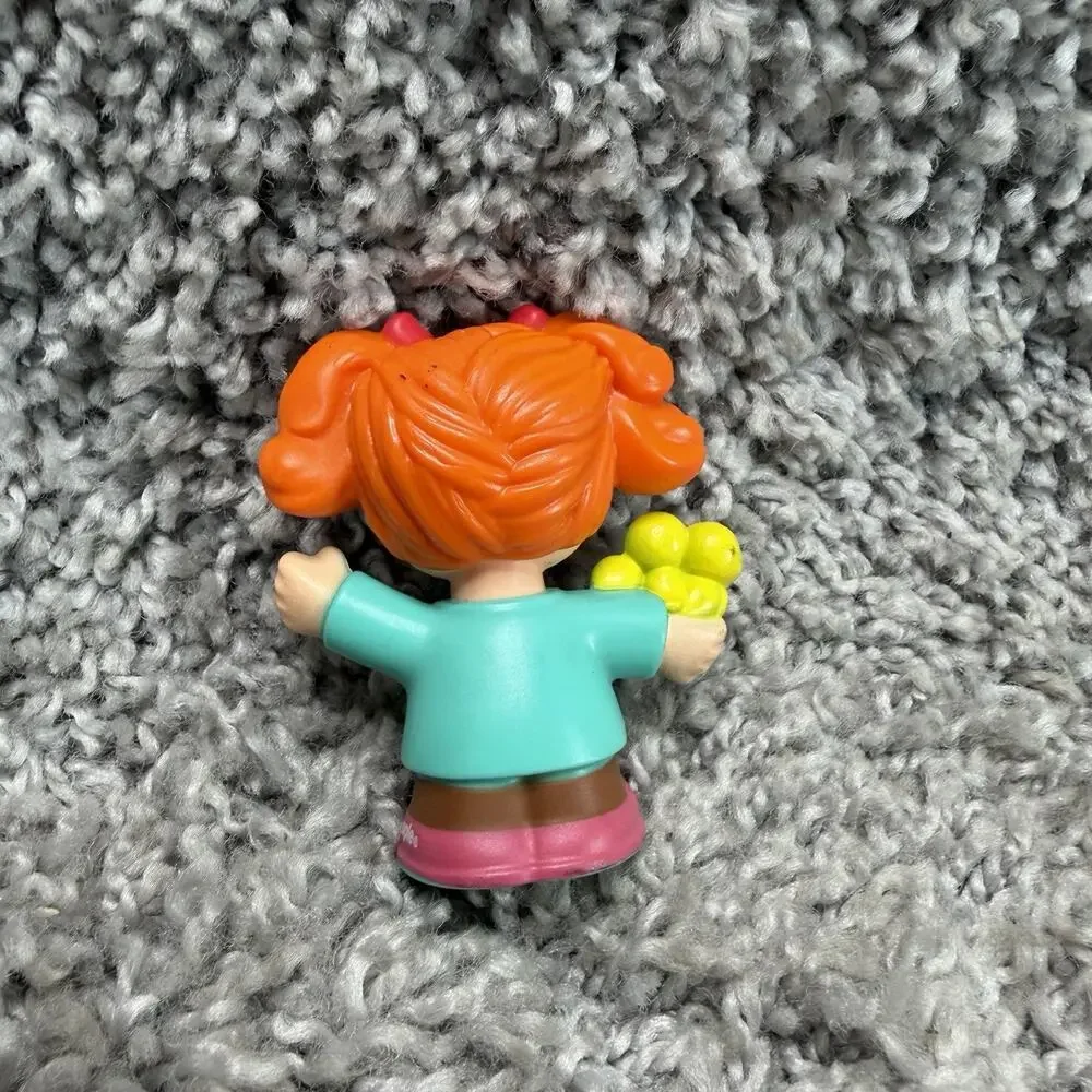 Fisher Price Little People Sofie Figure And Chicks Red Glasses Red Hair 2016 Toy